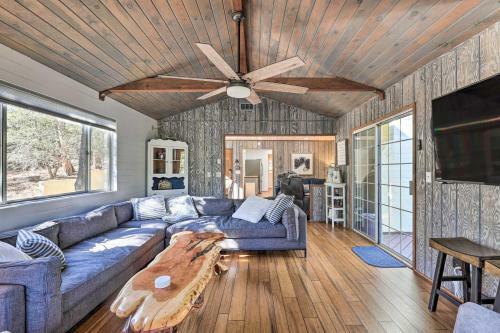 Cozy Pine Cabin With Fire Pit, Deck And Grill!