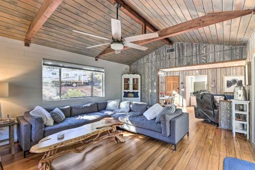 Cozy Pine Cabin With Fire Pit, Deck And Grill!