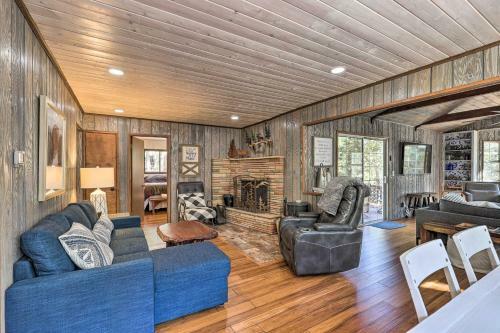 Cozy Pine Cabin With Fire Pit, Deck And Grill!