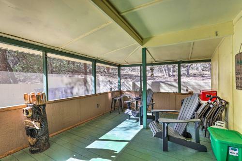 Cozy Pine Cabin With Fire Pit, Deck And Grill!