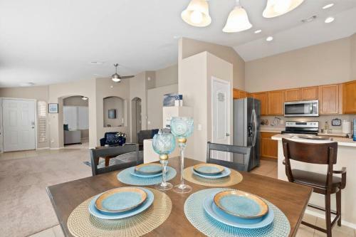 Cozy Hidden Gem - 3br With Den & Private Backyard