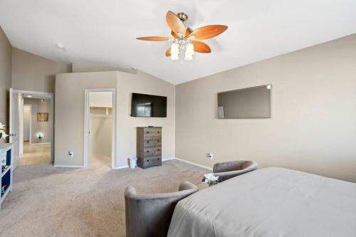Cozy Hidden Gem - 3br With Den & Private Backyard
