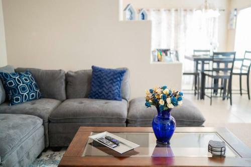 Cozy Hidden Gem - 3br With Den & Private Backyard