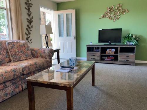 Posada 1 Or 3 Bedroom Apartment With Full Kitchen