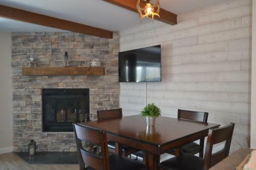 Elegant Apartment - View On Lake Tremblant & Mountain