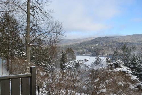 Elegant Apartment - View On Lake Tremblant & Mountain
