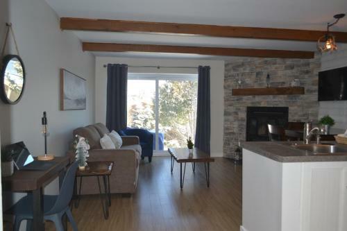 Elegant Apartment - View On Lake Tremblant & Mountain