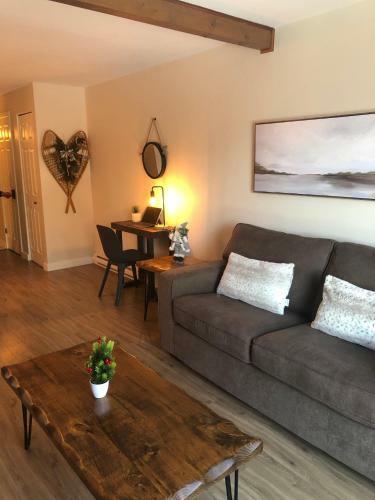 Elegant Apartment - View On Lake Tremblant & Mountain