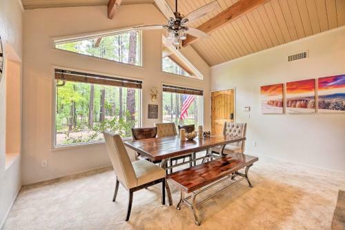 Lush Pinetop Retreat With Wooded Views And Deck!