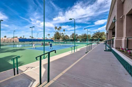 Sun-lit Casa In 55 And Community With Bbq And Patio!
