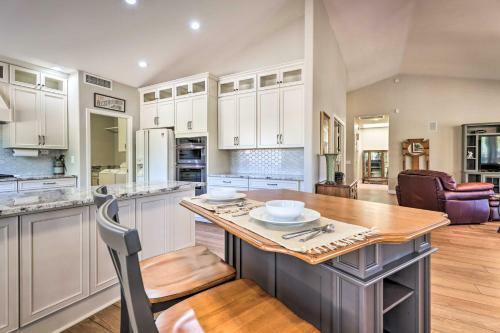 Sun-lit Casa In 55 And Community With Bbq And Patio!