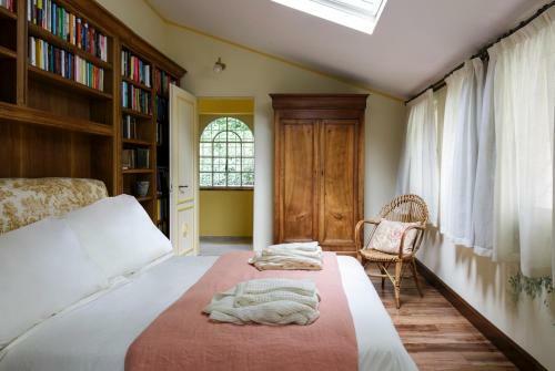 Relais La Foleia - Luxury Villa With Private Lake