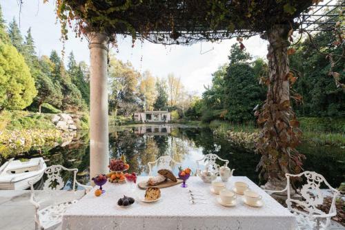 Relais La Foleia - Luxury Villa With Private Lake