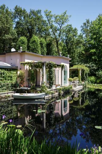Relais La Foleia - Luxury Villa With Private Lake