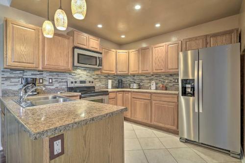 Pet-friendly Prescott Townhome With Fireplace!