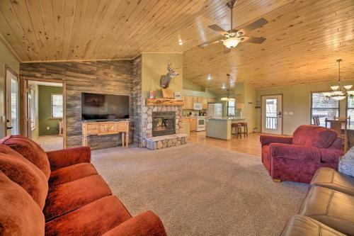 Scenic Show Low Cabin With Huge Deck And Grill!