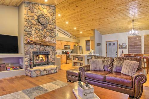 Torreon Show Low Escape With Grill And Fire Pit!