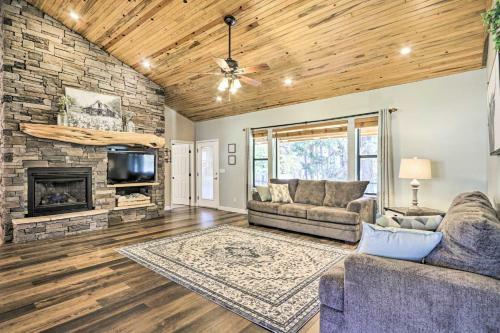 Idyllic Show Low Hideaway With Bbq And Fire Pit!