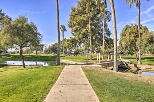 Surprise Retreat With Lake Views And Golf Course!