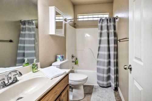 New Bright Bella Vista Home With Yard 4mi To Trails