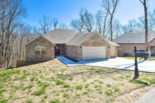 Modern Home With Deck, Bike To Back 40 Access!