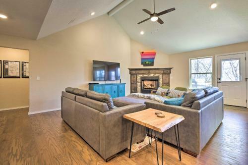 Modern Home With Deck, Bike To Back 40 Access!