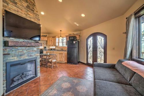 Sunset Bluff Treehouse On Bull Shoals Lake!