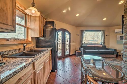 Sunset Bluff Treehouse On Bull Shoals Lake!