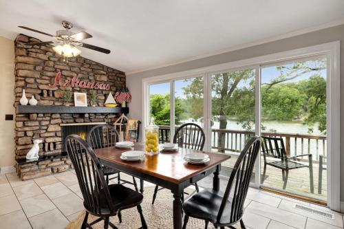 Cedar Shores - On The Lake!