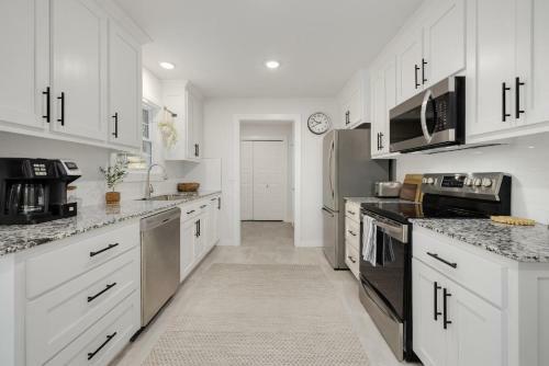 Casa Azul - Walk To 8th St Market - Sleeps 10!