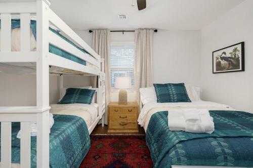 Casa Azul - Walk To 8th St Market - Sleeps 10!
