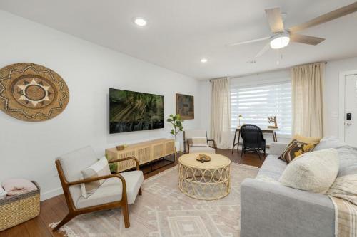 Casa Azul - Walk To 8th St Market - Sleeps 10!