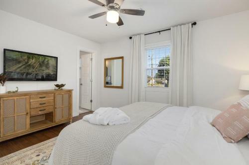 Casa Azul - Walk To 8th St Market - Sleeps 10!
