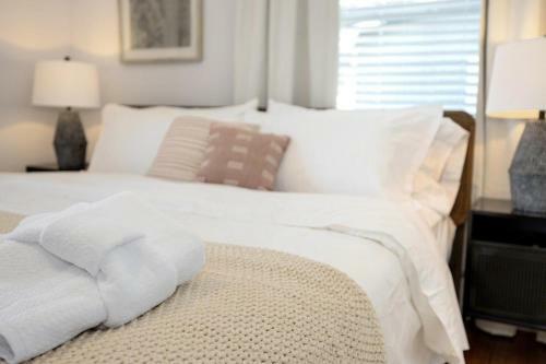 Casa Azul - Walk To 8th St Market - Sleeps 10!