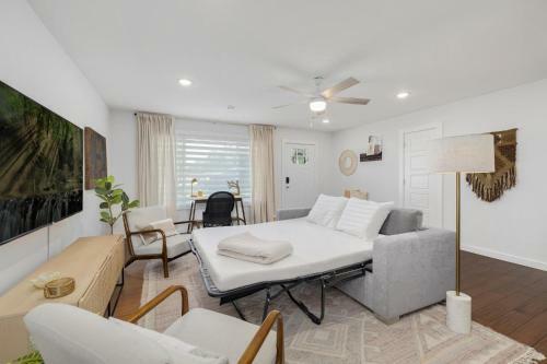 Casa Azul - Walk To 8th St Market - Sleeps 10!
