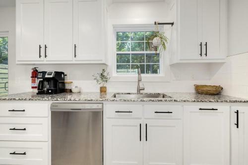 Casa Azul - Walk To 8th St Market - Sleeps 10!