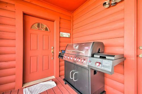 Large Cabin With Deck Overlooking Norfork Lake!