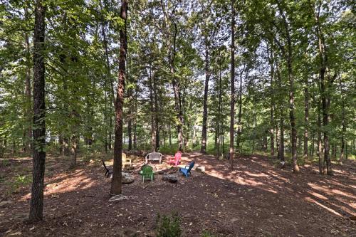 Waterfront Family Home With Deck, 5 Miles To Marina!