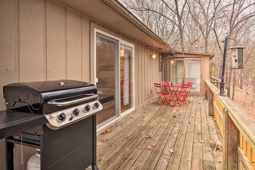 Lakehouse Landing At Beaver Lake Pool, Grill