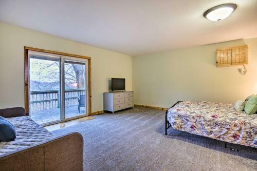 Lakehouse Landing At Beaver Lake Pool, Grill