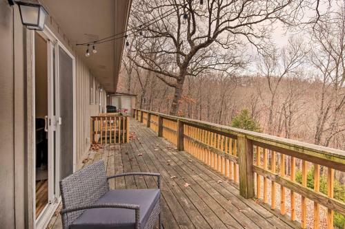 Lakehouse Landing At Beaver Lake Pool, Grill
