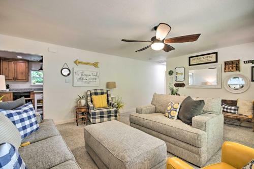 Beaver Lake Home With 2 Decks And Sweeping Views!