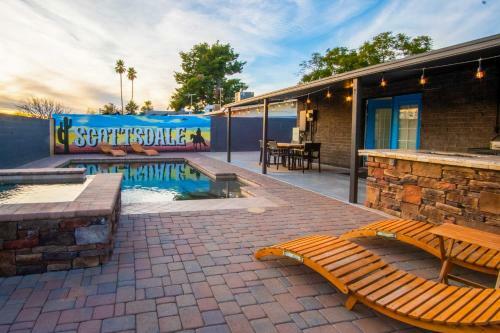 Chic Scottsdale-area Oasis With Private Yard!