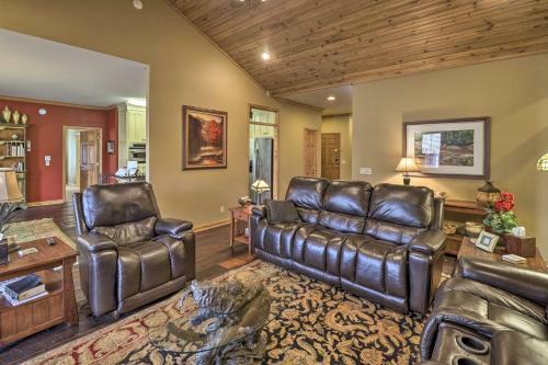 Luxurious Home With Direct River Access And Views