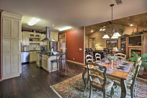 Luxurious Home With Direct River Access And Views