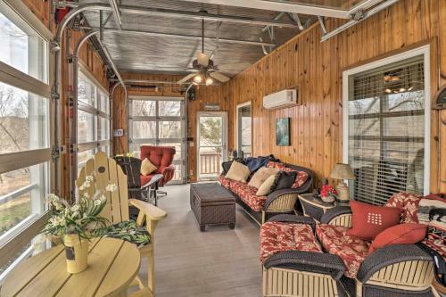 Luxurious Home With Direct River Access And Views