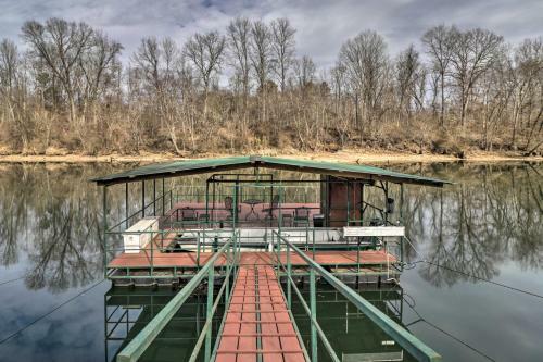 Luxurious Home With Direct River Access And Views