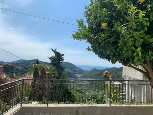 Casa Vista Mare Con Giardino