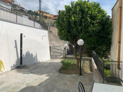 Casa Vista Mare Con Giardino