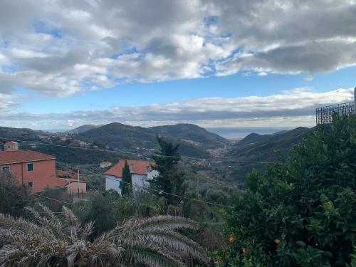 Casa Vista Mare Con Giardino